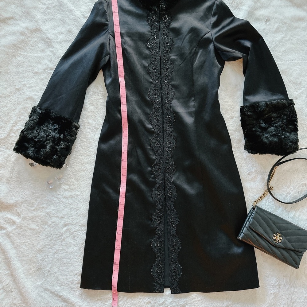 NWT Gorgeous Black Hype satin, beaded and faux fur coat. Size 10 - Picture 9 of 16